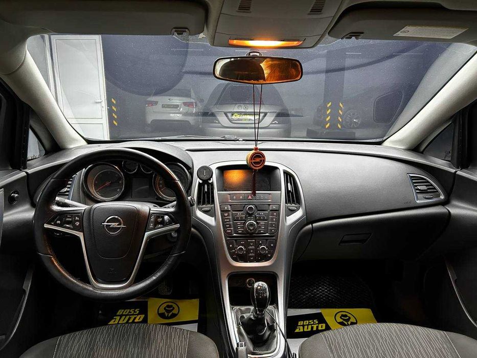Opel Astra Sports Tourer 2013