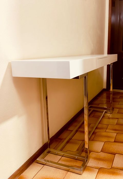 Consola como nova e com pouco tempo.