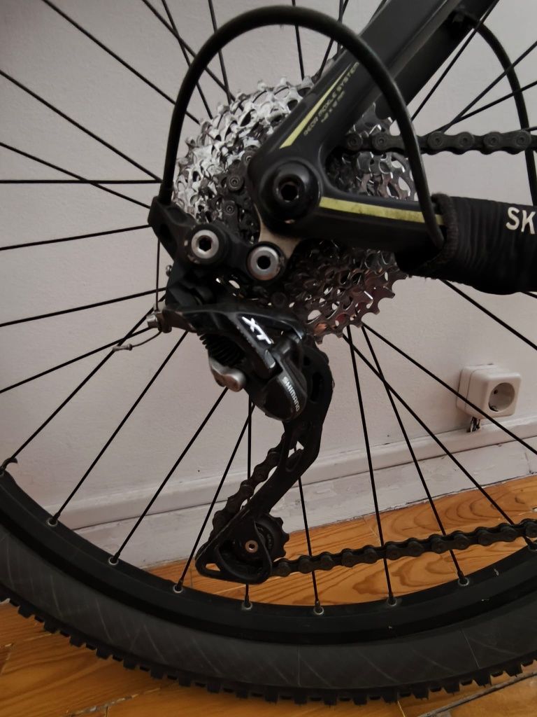 BTT em Fibra de Carbono Roda 27,5" de fábrica.