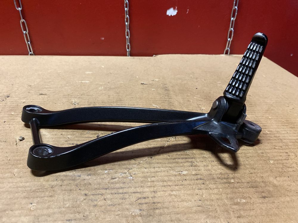 Kawasaki Ninja ZX-10R prawy set podnóżek B746