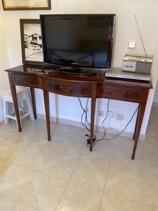 Aparador Inglês Madeira exótica Centenário 1,34 cm