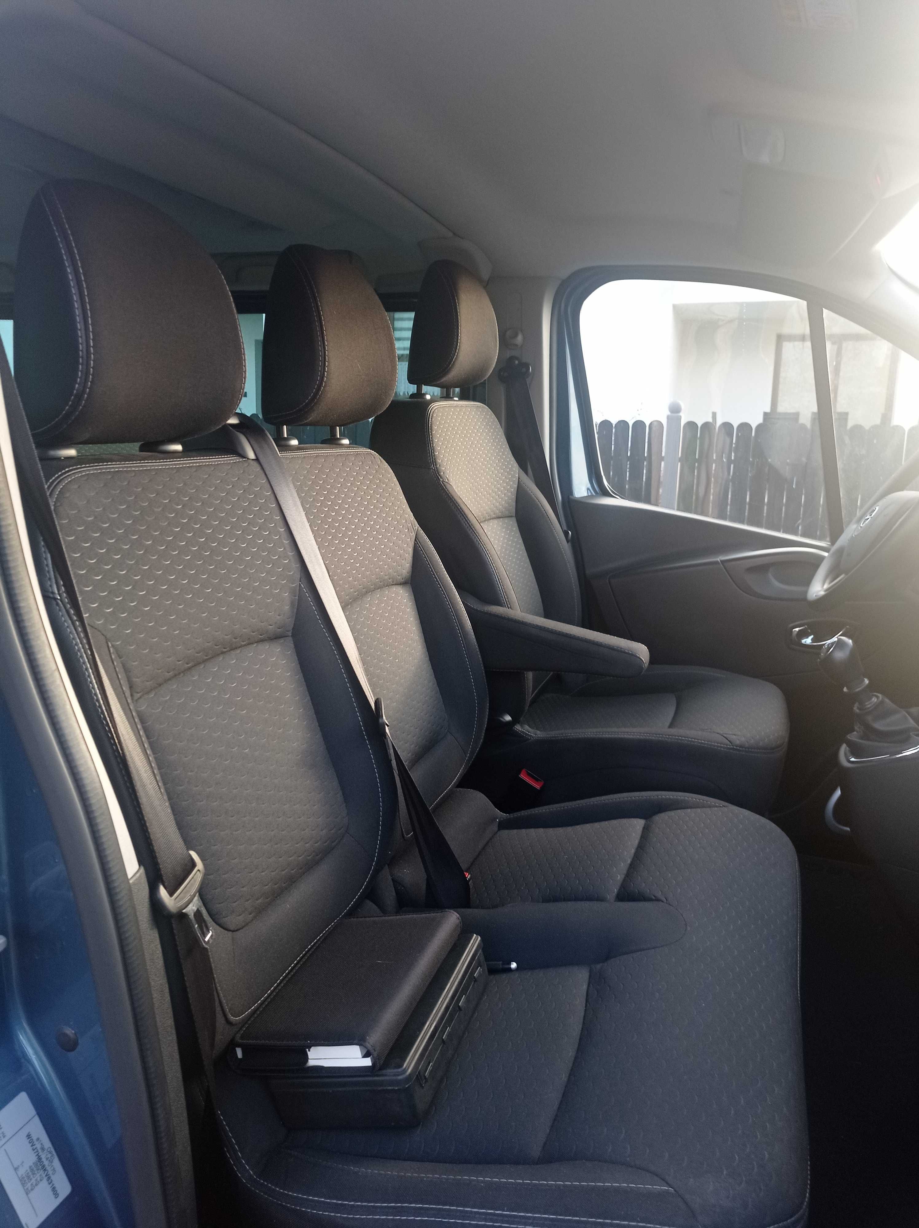 Wynajem Bus 9 osobowy Opel Vivaro Long