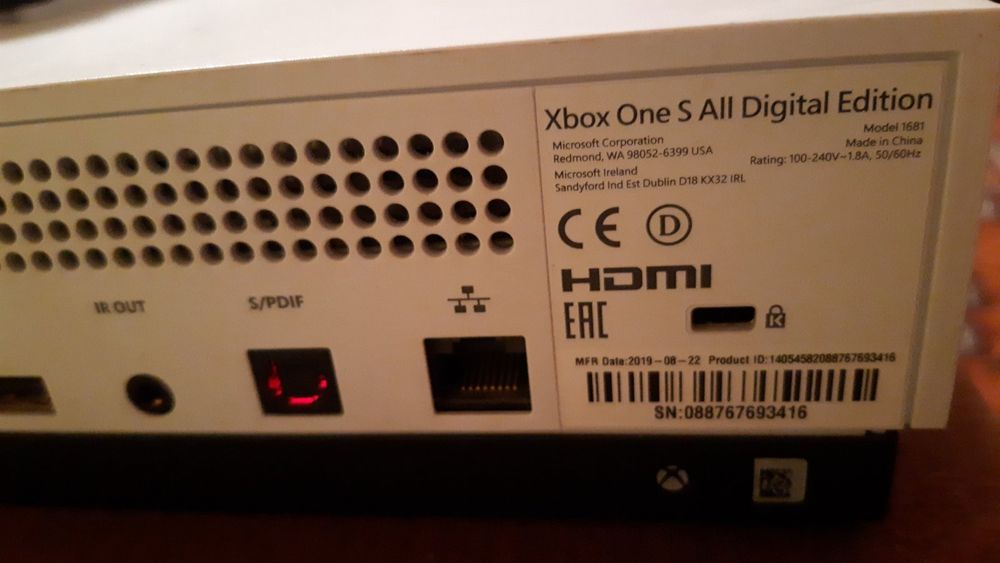 Продам консоль в ідеальному стані, Xbox one s 1 tb.