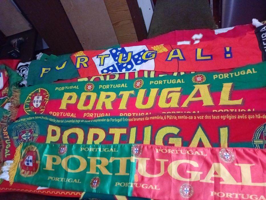 Conjunto de Cachecóis,Bandeiras e Bola de Portugal