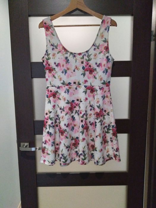 Sukienka w kwiaty FB Sister r. M