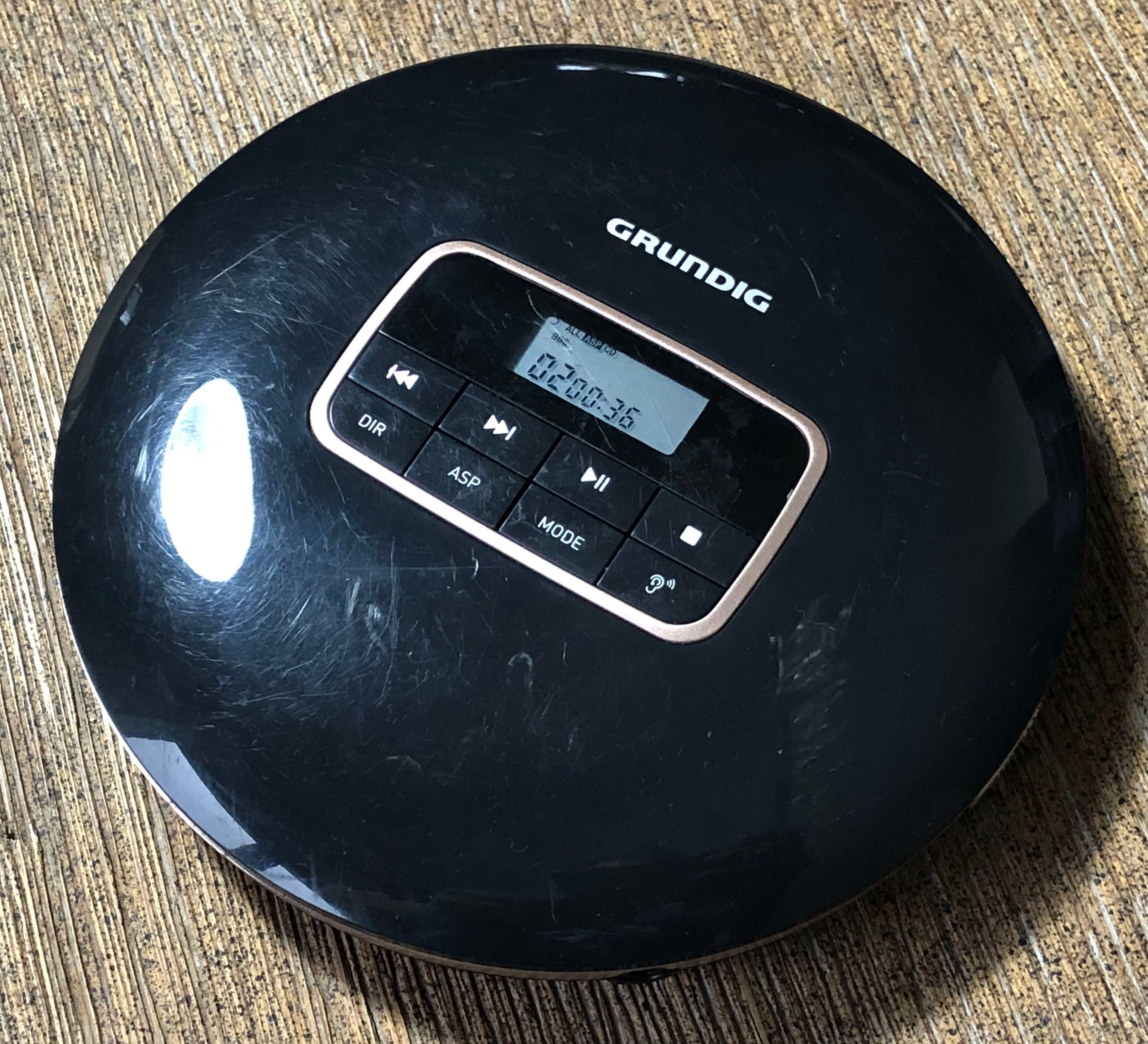 Przenośny odtwarzacz płyt CD Grundig CDP 6600 GDR 1360 Discman retro