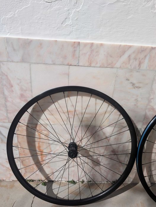 Rodas Orbea com cubos Shimano