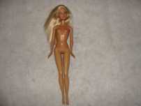 Boneca Barbie não identificada