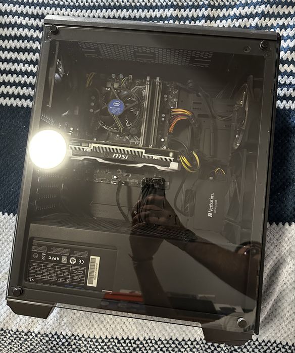 Torre em excelente estado (tudo limpo)