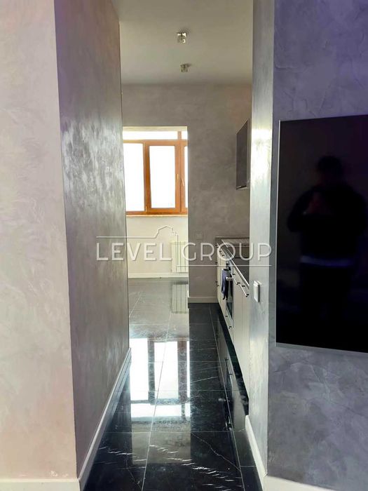 чудова квартира з паркінгом та бомбосховищем