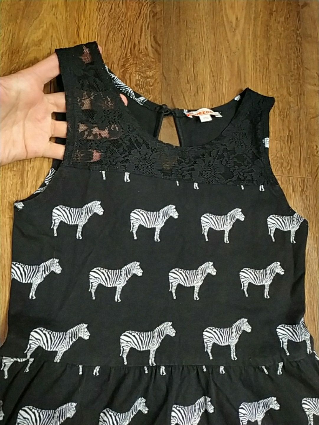Стильное платье с зебрами на 9-10 лет