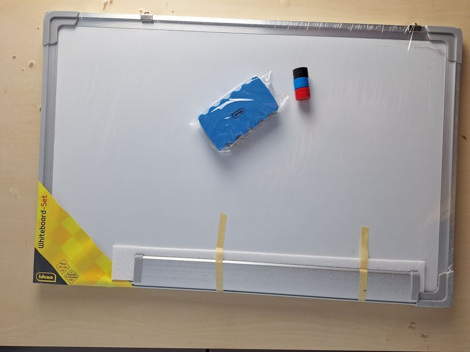 Idena tablica suchościeralna 60x40 cm – magnetyczna, z ramą aluminiową