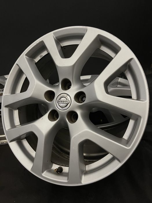 Диски R18 5x114.3 Et40 7J. Nissan Rogue X-trail Qashqai Juke Altima