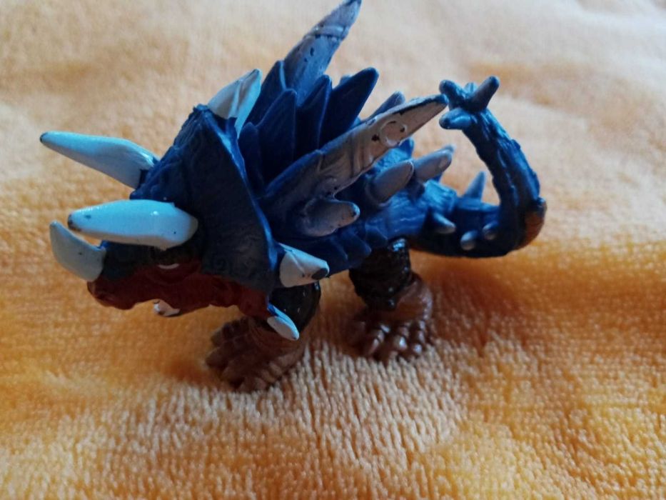 6 dinossauros varios tamanhos como novos