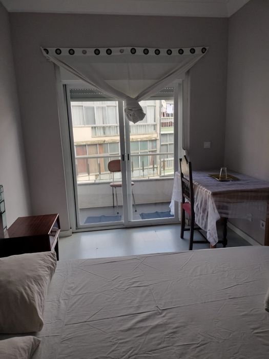 Quarto Solteiro com Cama de casal