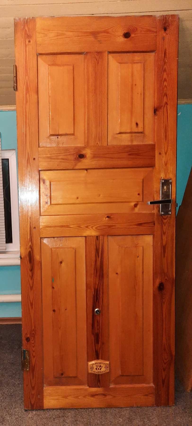 Мебель для гаража и дачи, деревянные двери
