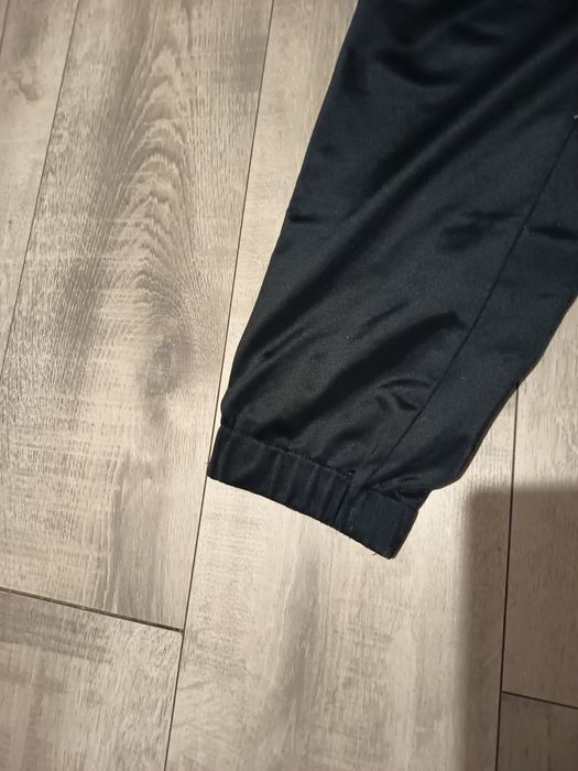 Czarny dres Adidas Originals – komplet (spodnie + bluza)