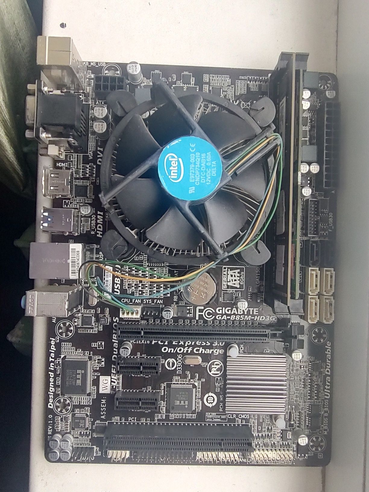 Gigabyte GA-B85M-HD3G, I3-4130, 8 Gb ddr3-1600, див. опис, гарантія
