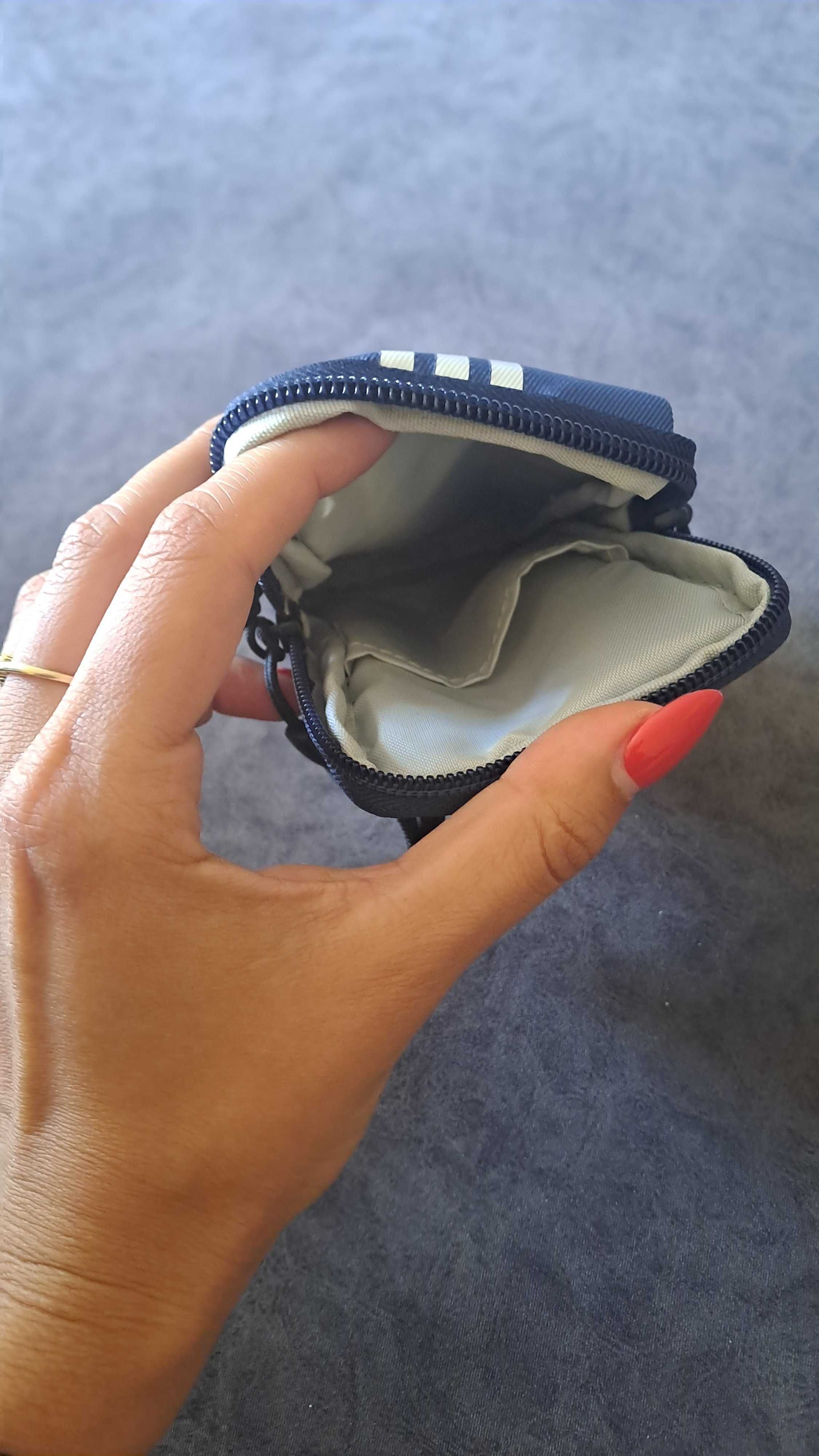 Etui sportowe Adidas Sport Armband granatowy na telefon ramię bieganie