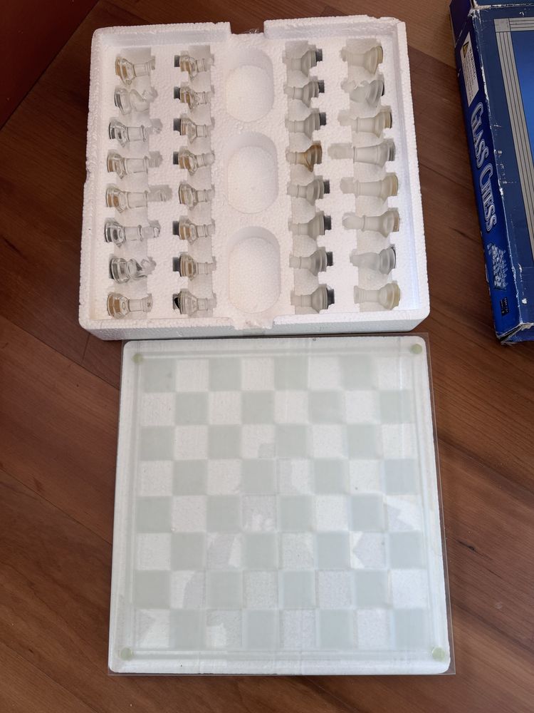 Jogo de xadrez em vidro