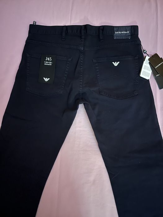 Wyprzedaż spodnie męskie Emporio Armani.