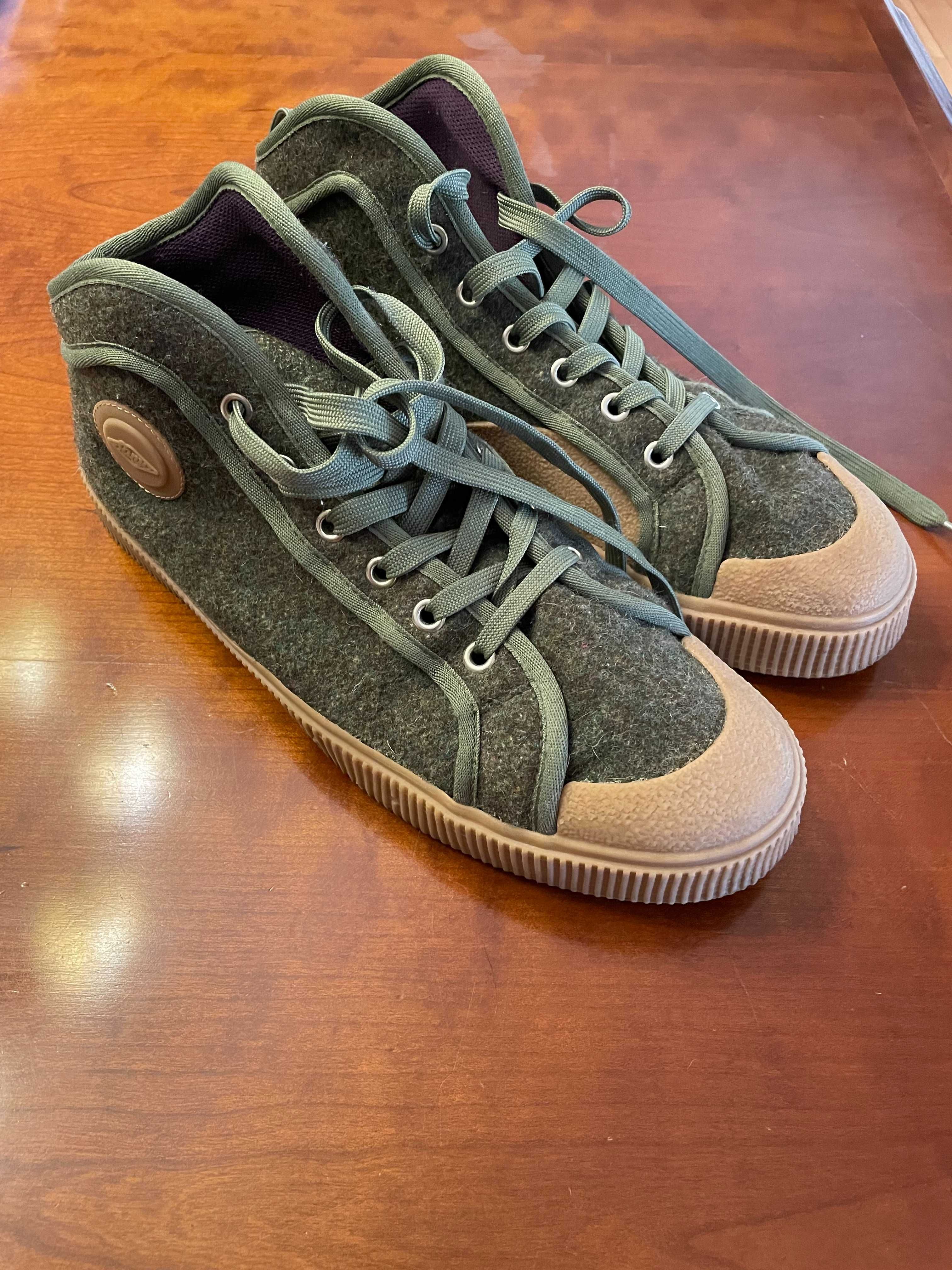 Sapatos Sanjo como novos