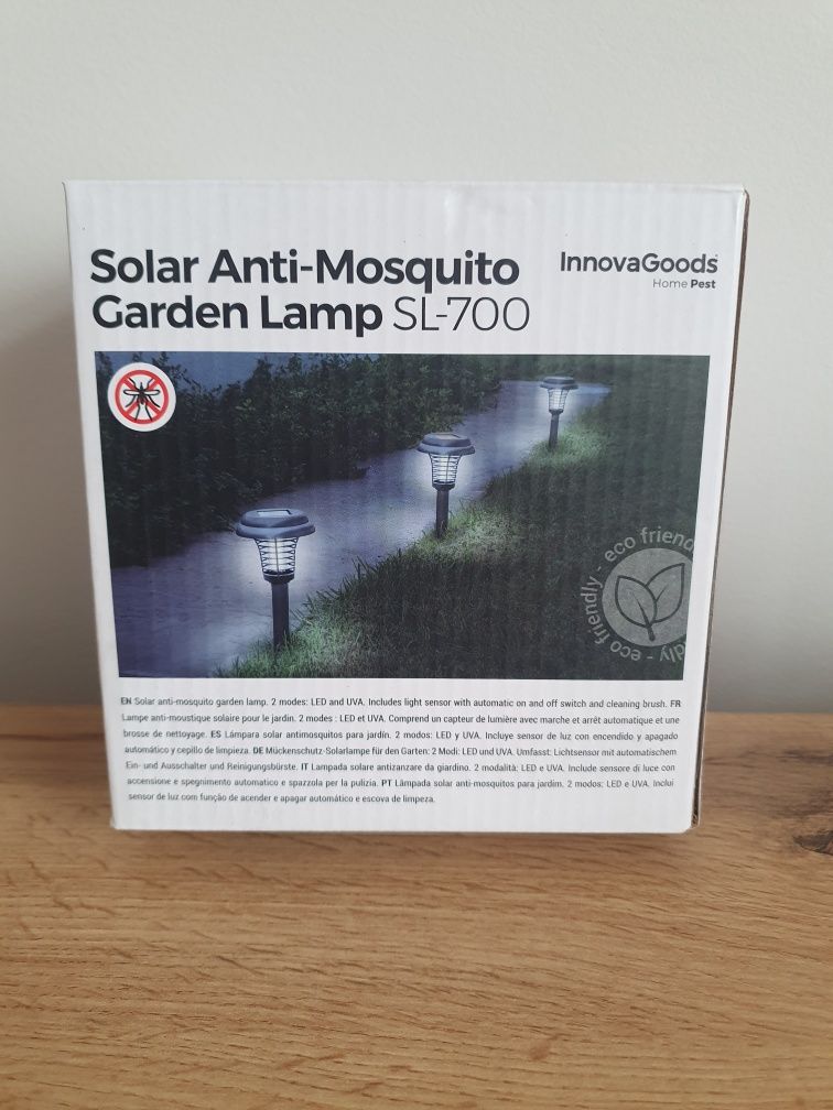 Lampa solarna odstraszająca komary.