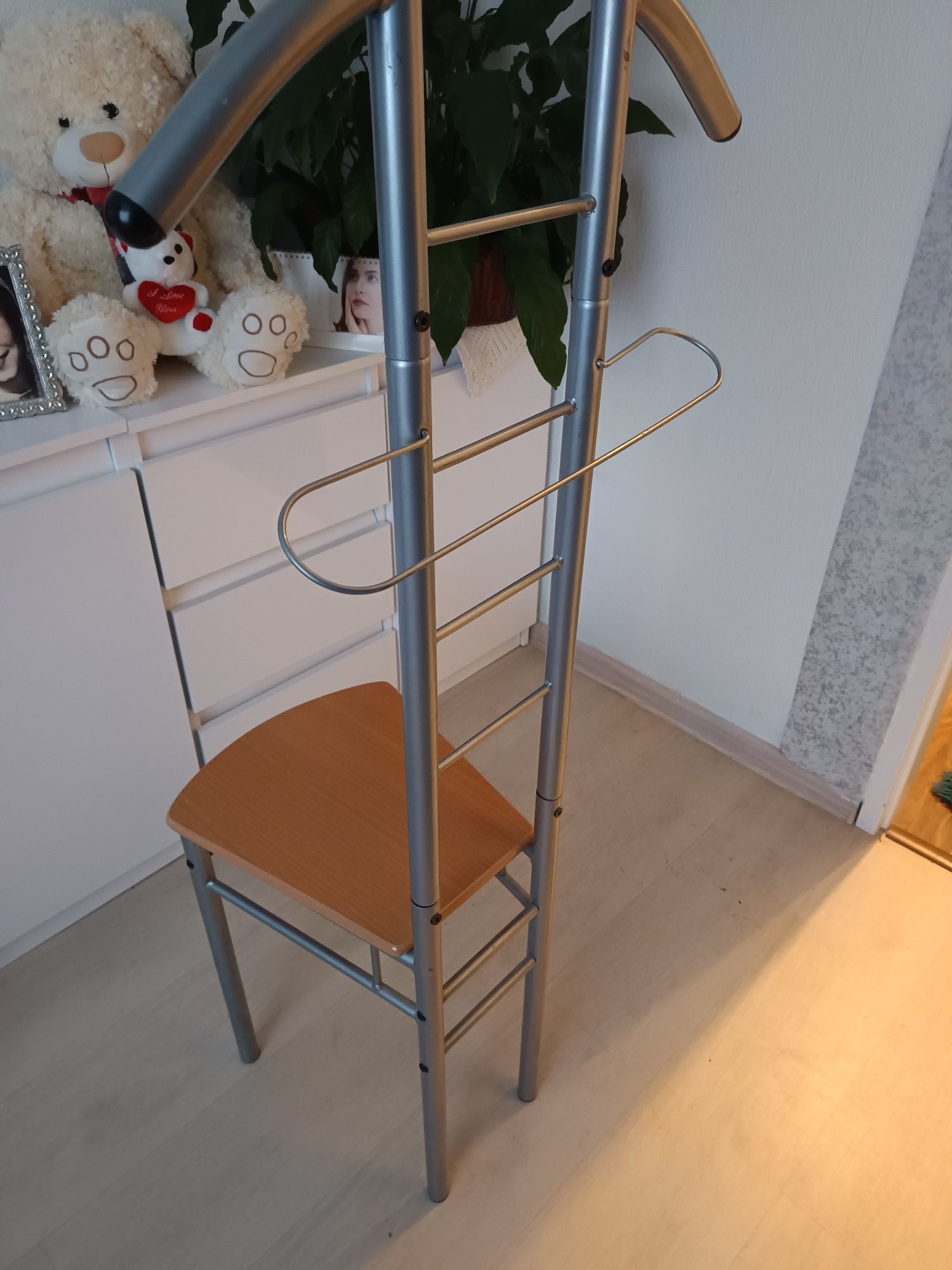Krzesło do sypialni lub przedpokoju