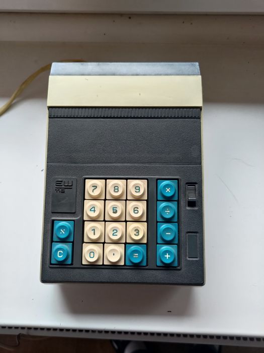 Kalkulator biurkowy Elwro EW-116 – sprawny, klasyk PRL