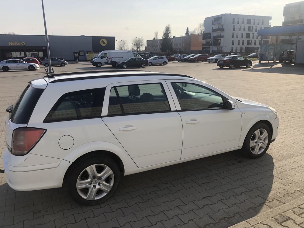 Sprzedam Opel Astra 1.7 CDTI 110km Kombi.   Hak