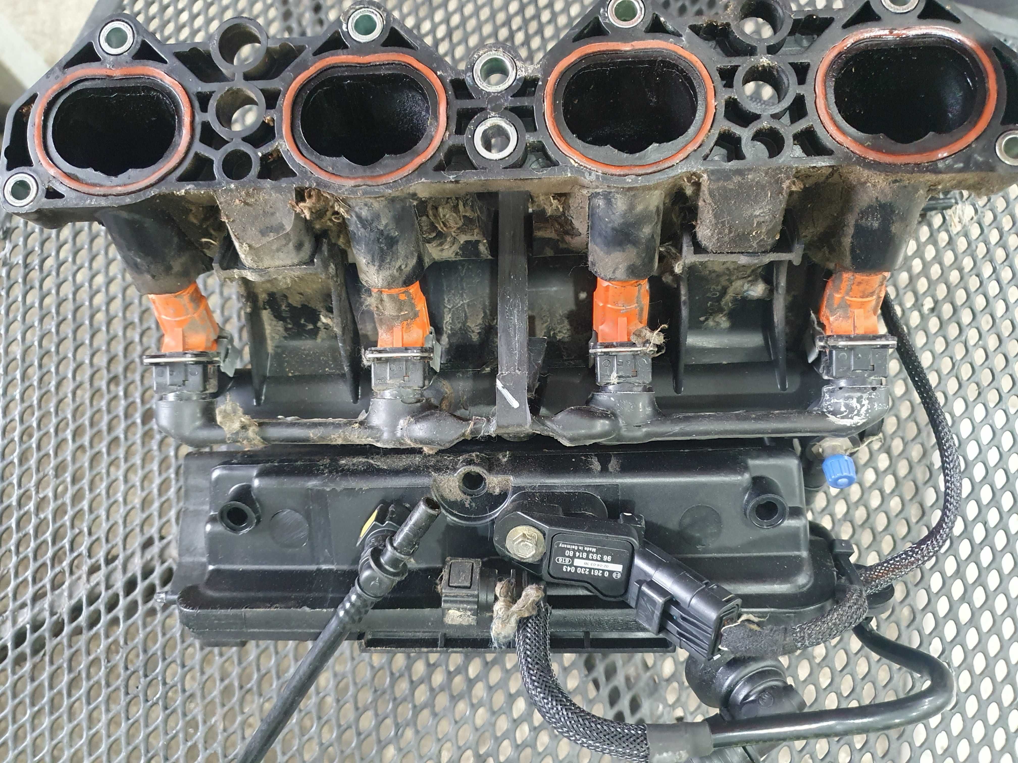 Kolektor ssacy listwa wtryskiwacz wtrysk Peugeot 307 1.6 benzyna kpl