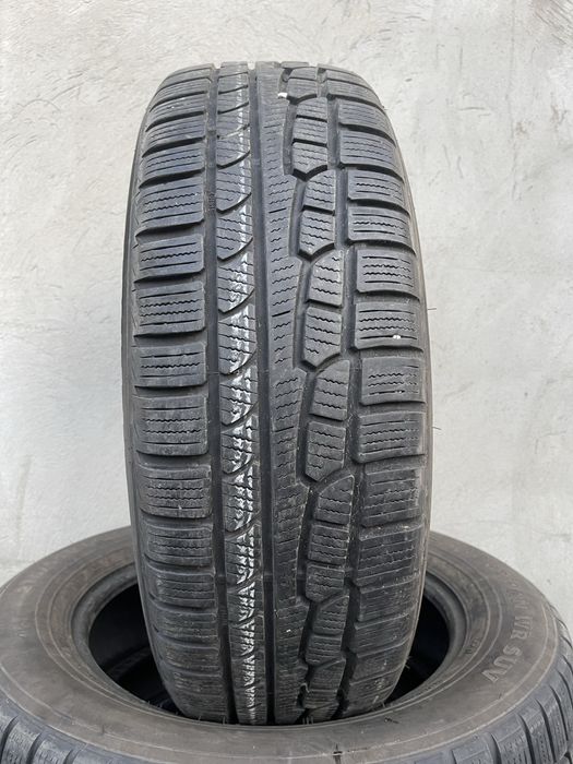 Резина б/у Зима Nokian 215/65R17