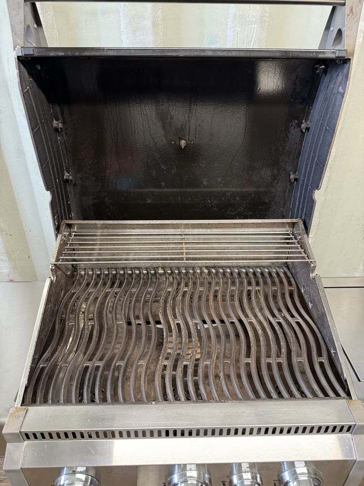 Grill gazowy Napoleon Triumph T410 z bocznym palnikiem