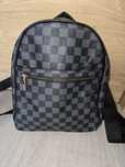 Louis Vuitton klasyczny sredni plecak logowany