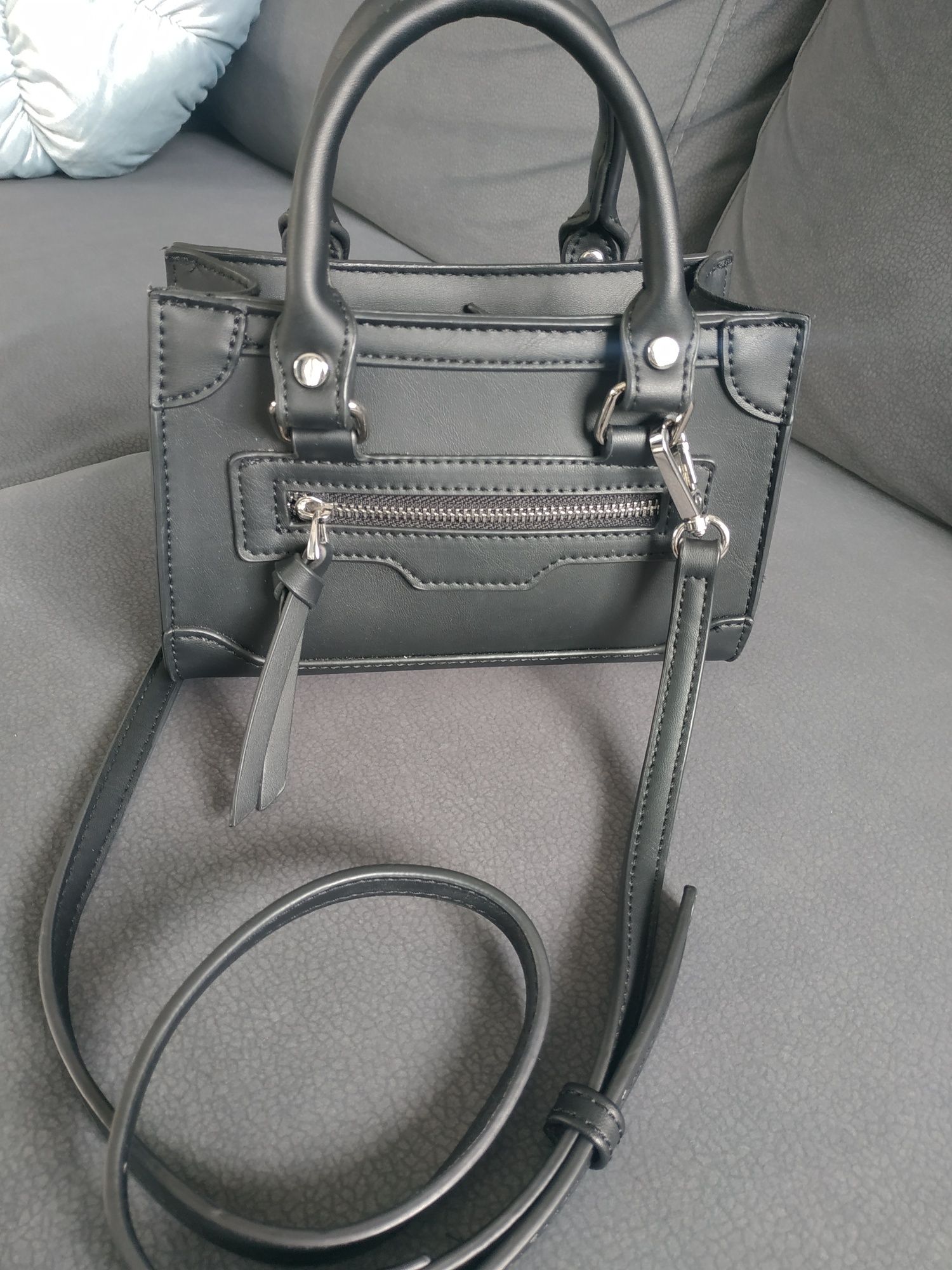 Torebka czarna mała crossbody DeeZee