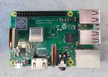Raspberry Pi 3 model B+ z zasilaczem, obudową i kartą 32GB