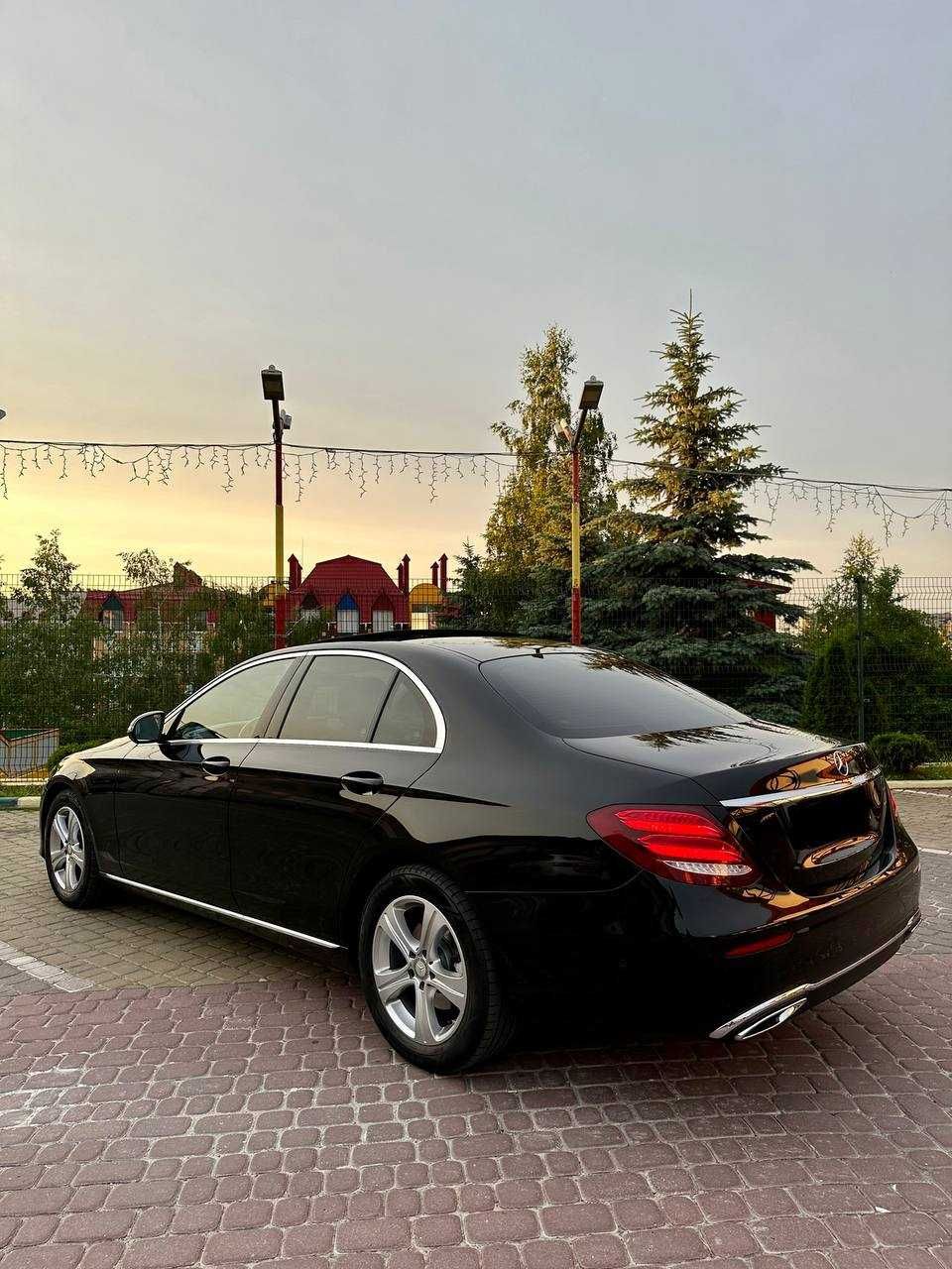 Mercedes E class W213 VIP Трансфер / Перевезення по Європі / Весілля