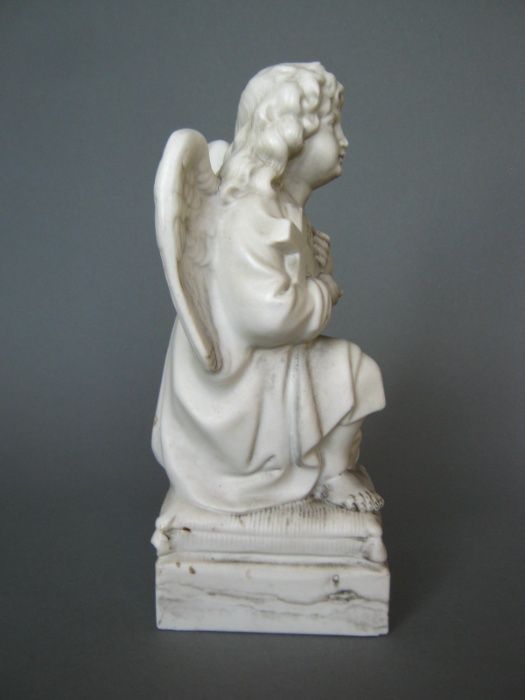 Anioł figura biskwit XIX w.