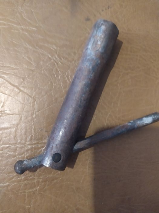 Продам свечной ключ 21