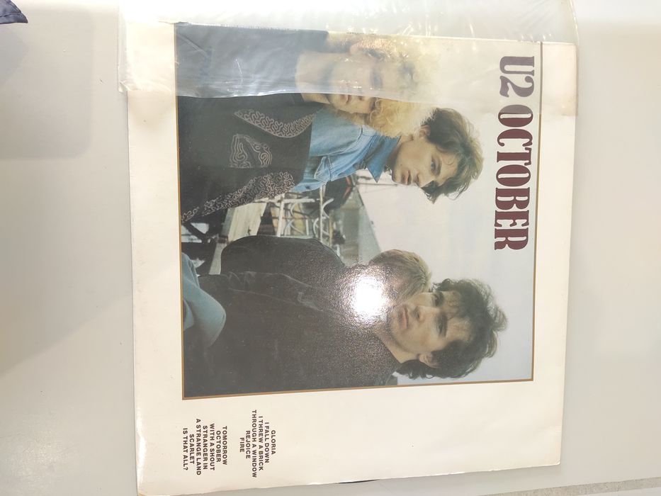 Cd' de vinil com pouco uso