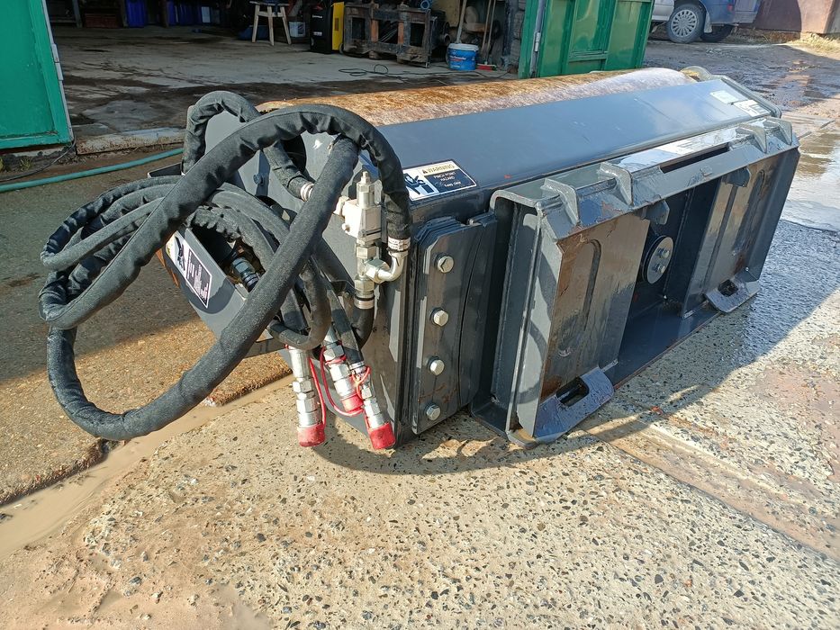 Віброкаток навісний для навантажувача Bobcat vibratory roller