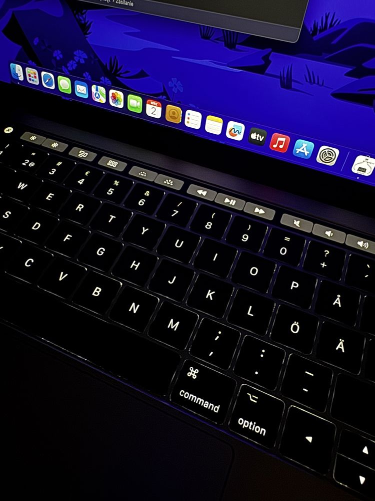 MacBook Pro 13" i5/8GB/256GB SSD 4x Thunderbolt 3, bateria 84 cykle