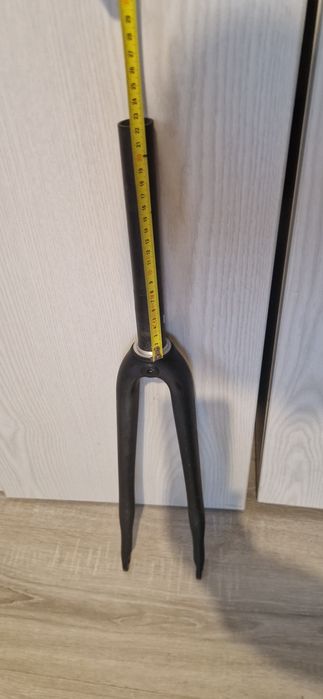 Widelec szosowy karbonowy