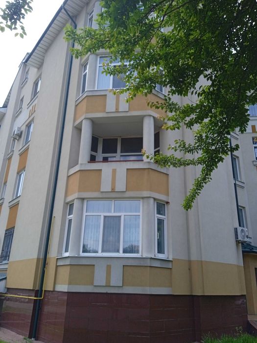 Продам 3-кімн.новобудову в ЖК Київській 108 м.кв., э гараж 24,5 м.кв.