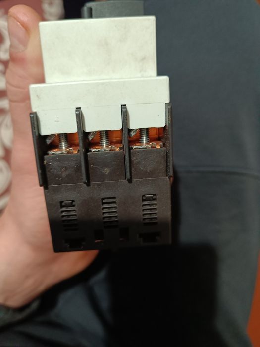 Автомат захисту двигуна