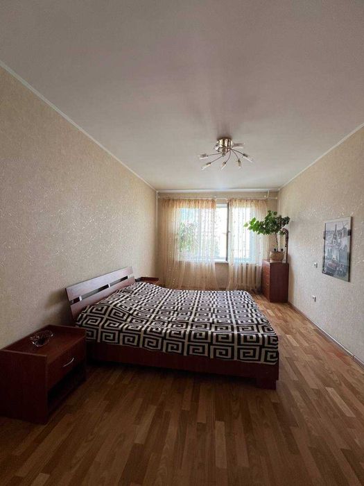 Продам 3-к квартиру з ремонтом та укомплектовану-Тайрова