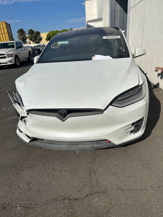 Tesla Model X 20-й рік long ranger