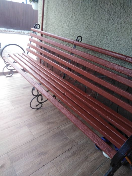 Лавка садова в доброму стані