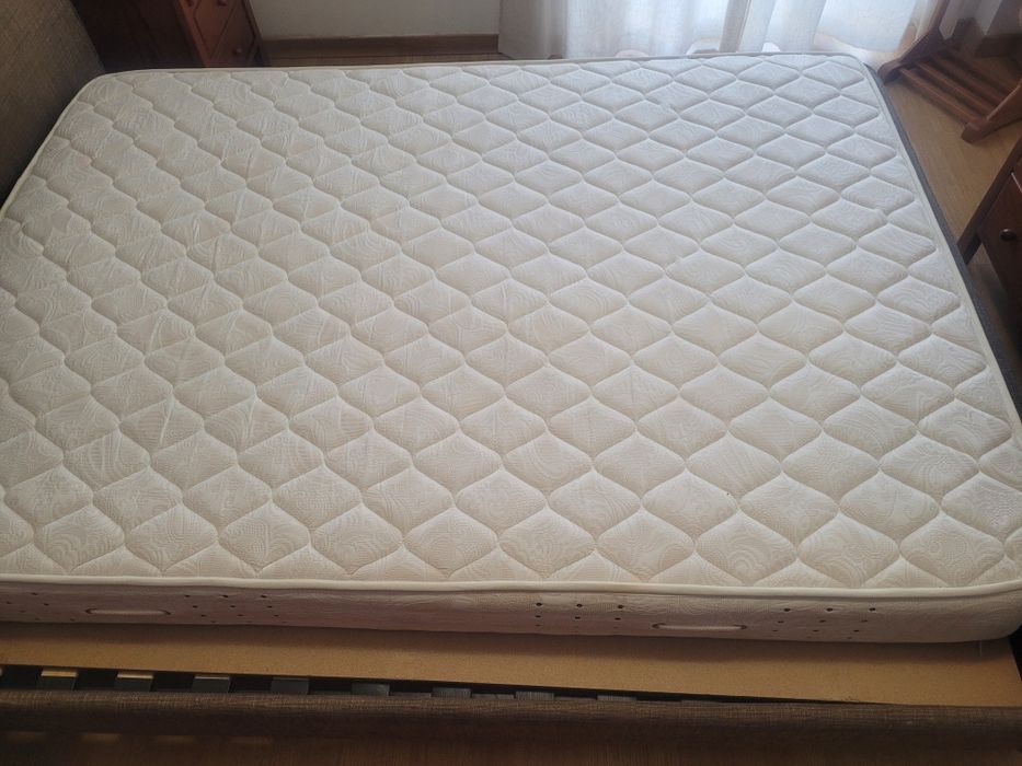 Colchão ortográfico em ótimo estado