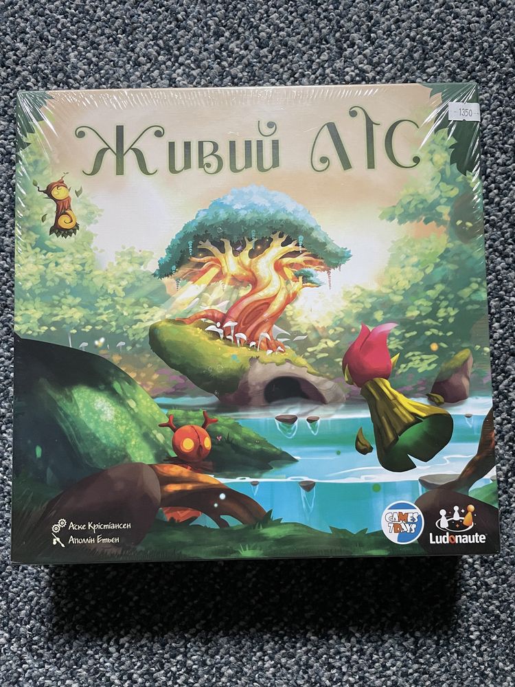 Настольные игры: Живий ліс, Small World, Громовой камень